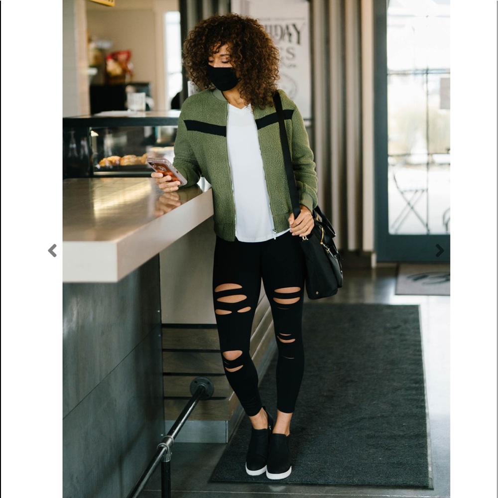 ZYIA Black Slash Hi-Rise 7/8 6-8